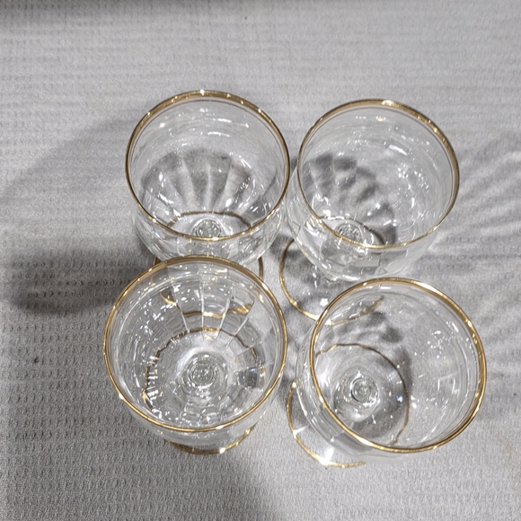 Elegant Gold Rimmed Wine Glass Set - Picture 5 of 5